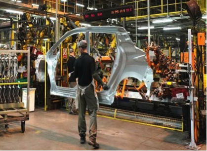 Description: orkers on the production line at Nissan"s factory in Sunderland